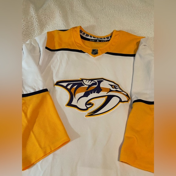 adidas Men’s Size 56 Nashville  Predator  Gold and White Hockey Jersey. - Picture 2 of 8